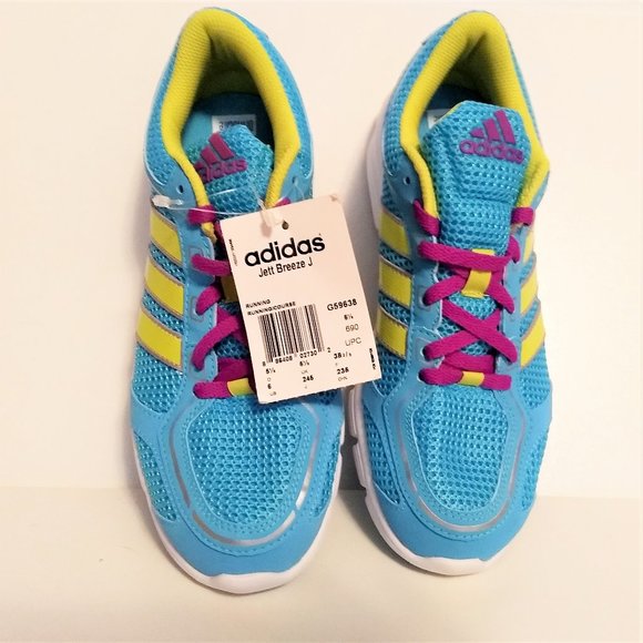 Adidas athletic shoes NWT run Youth 6 Women 7-7.5 - Picture 1 of 3